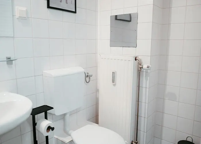 Schoenbrunn Gardens Apartment *